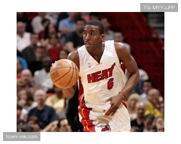 埃迪·琼斯无球跑动提升防守效率拉开队内差距