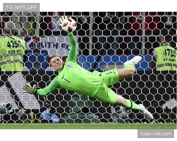 点球双触球为何直接判违例？规则拆解