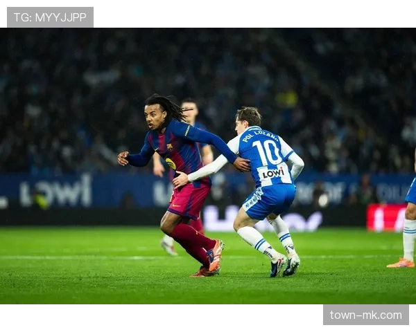 巴萨越踢越慢，近期表现波动明显，是否面临统治力下降局面变化